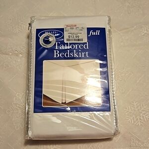 Tailored bed skirt, white size full
